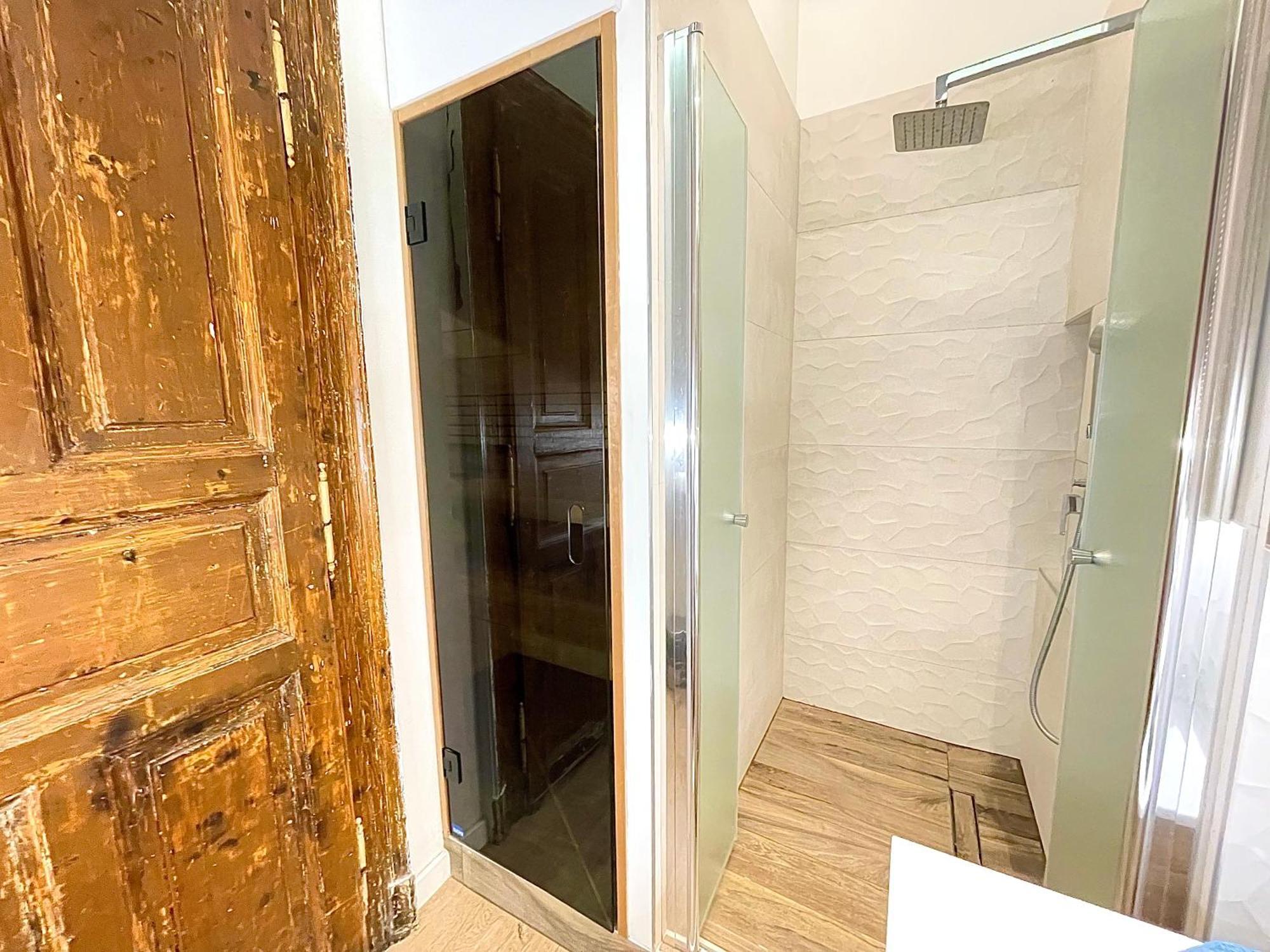 Romance Residency With Finn Sauna Budapeszt