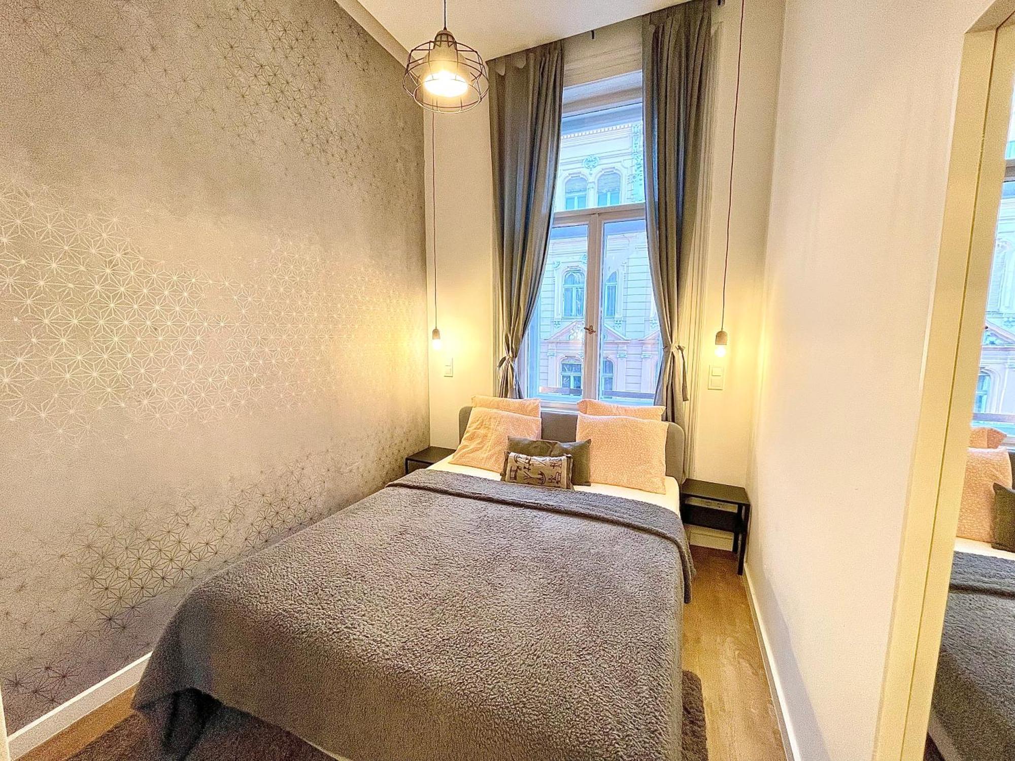 Romance Residency With Finn Sauna Budapeszt